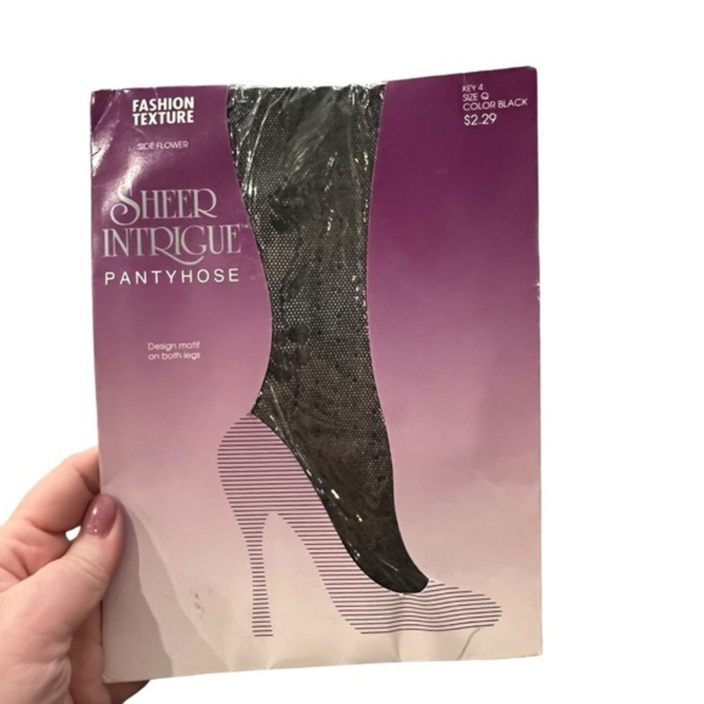 Sheer Intrigue Pantyhose Side Flower Design Motif Size Q Black NIP Vintage